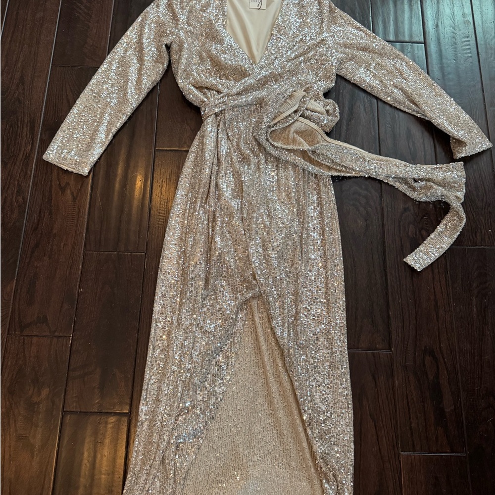 RESA Shimmering Long Sleeve Sequin Dress in Silver